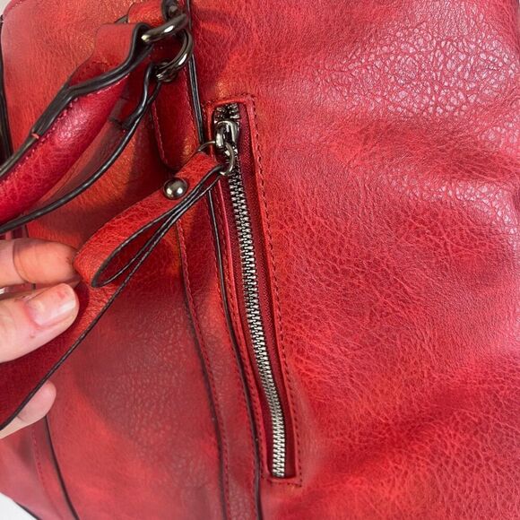 Large Power Red Leather Crossbody Shoulder Bag - Picture 4 of 9